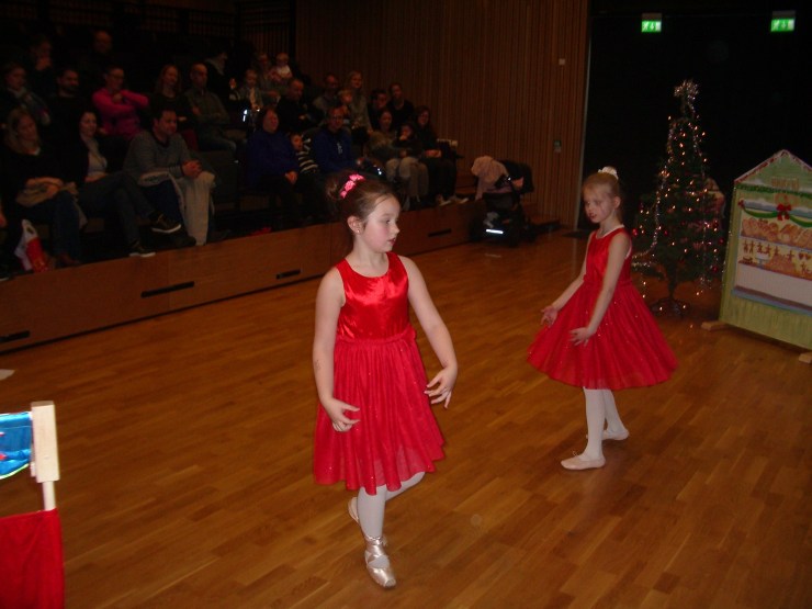 Signe og andrea danser stines dans